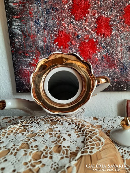 Korosten szovjet porcelán kancsó, vastagon aranyozott + 2 db. süteményes tányér