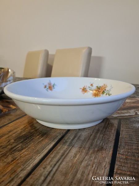 Faience bowl with dahlia decoration