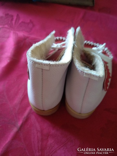 Bundás baba cipő, téli gyermek lábbeli, ajánljon!