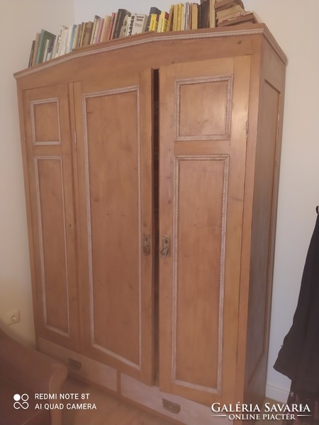 3 Wardrobe with shelves and doors