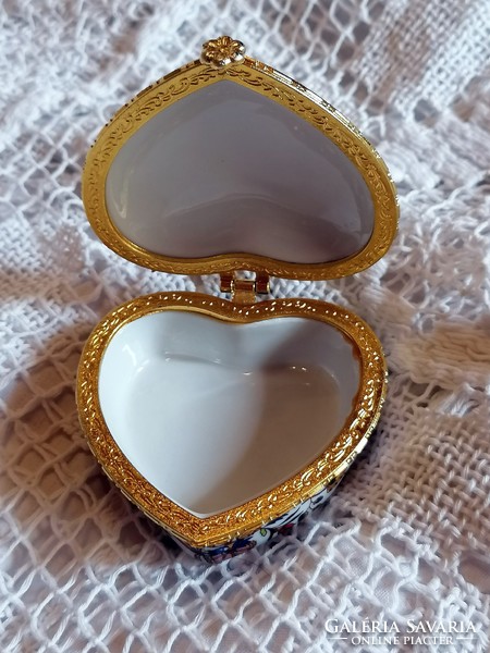 Heart shaped ring box or medicine box