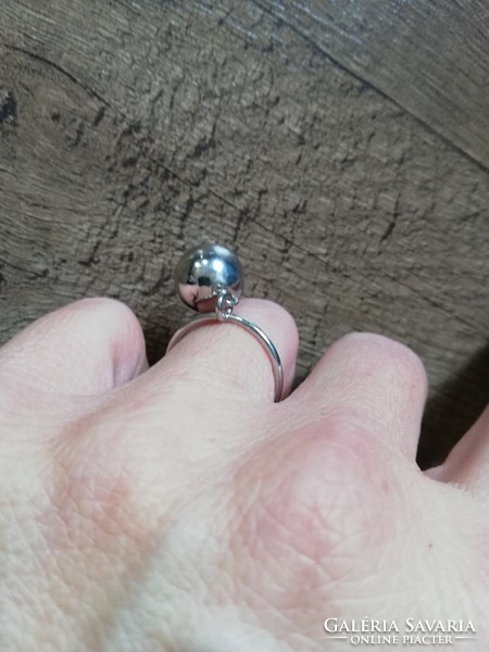 Érdekes, extra! gömbös, ródiummal felületkezelt, ezüst gyűrű