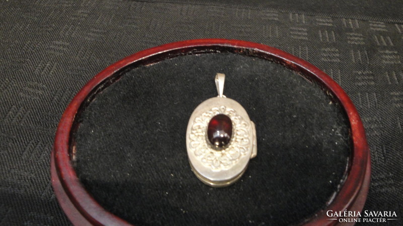 Photo holder, openable pendant with garnet stone