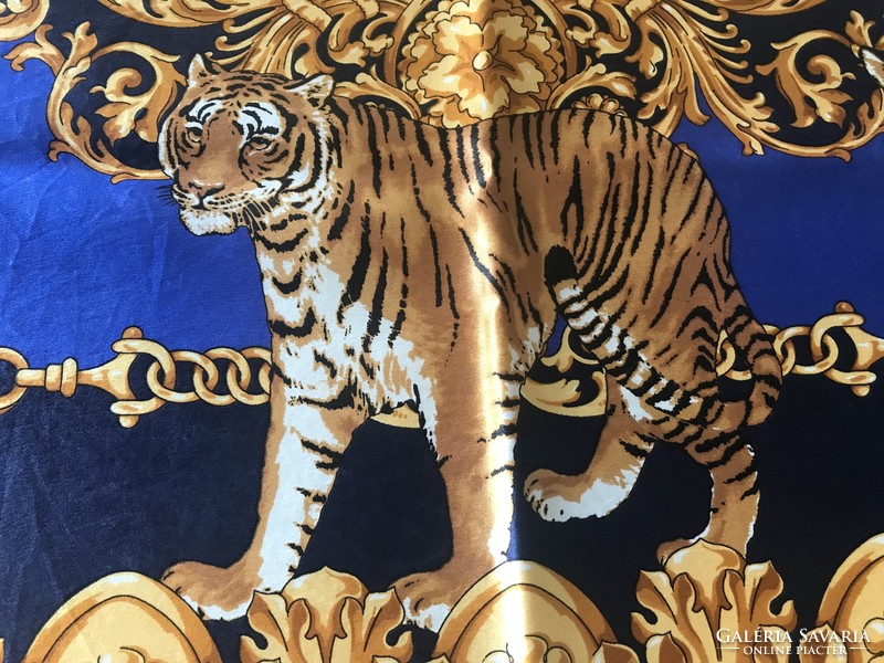100% selyem kendő tigris mintával, 85 x 86 cm