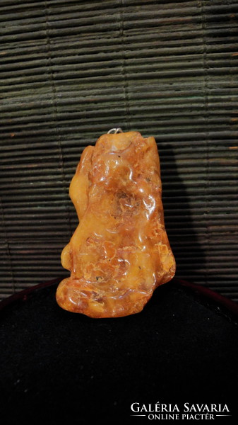 Honey amber pendant with Chinese wise carving