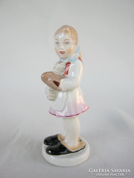 Retro ... Aquincumi porcelán figura nipp cipőt pucoló kislány