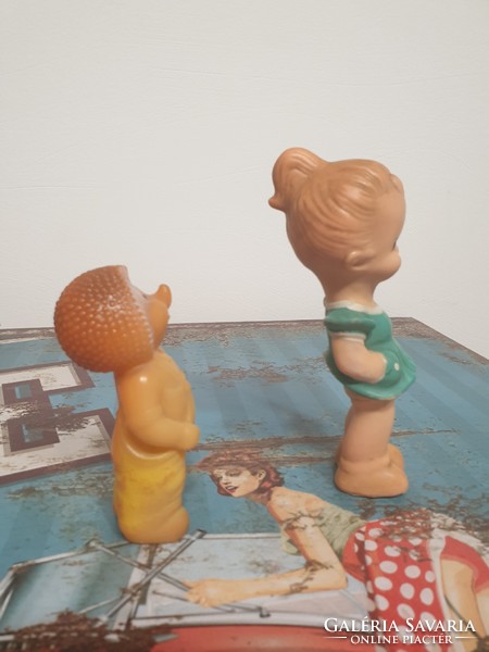 Régi, Kislány és Süni gumi figurák