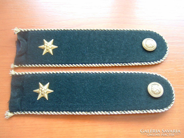 Lieutenant Mh shoulder strap sewing (dark green attaché?) # + Zs