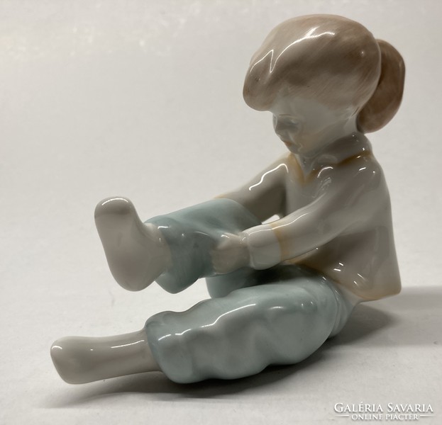 Aquincumi öltöző kislány porcelán, hibátlan