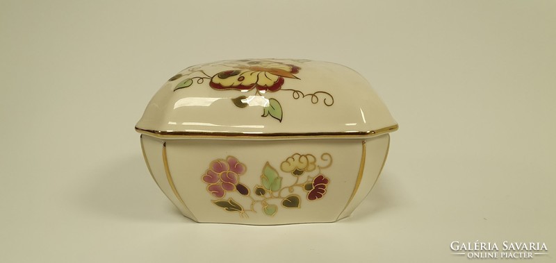 Zsolnay, bonbonier decorated with floral motifs