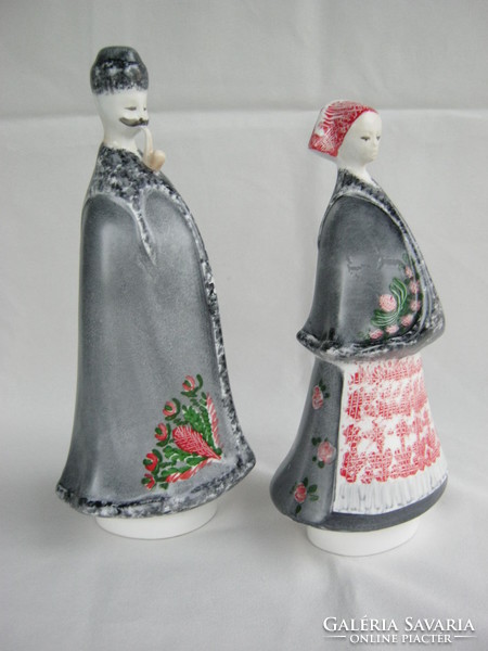 Aquincumi porcelán ritka festésű népviseletes pár