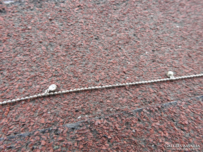 Ezüst színű kövekkel díszített nyakék - nyaklánc