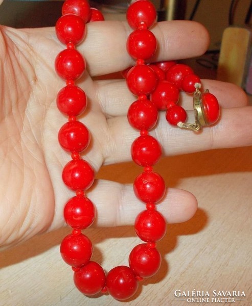 Prestigious vintage necklace with retro coral red ceramic pearls
