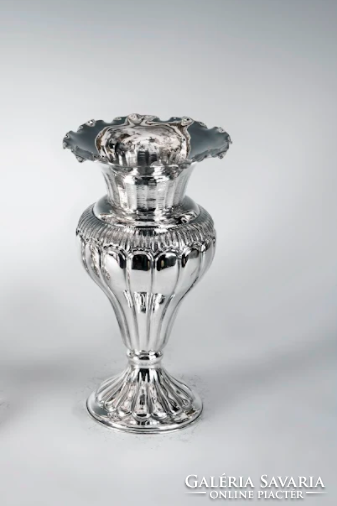 Silver vase (11906)
