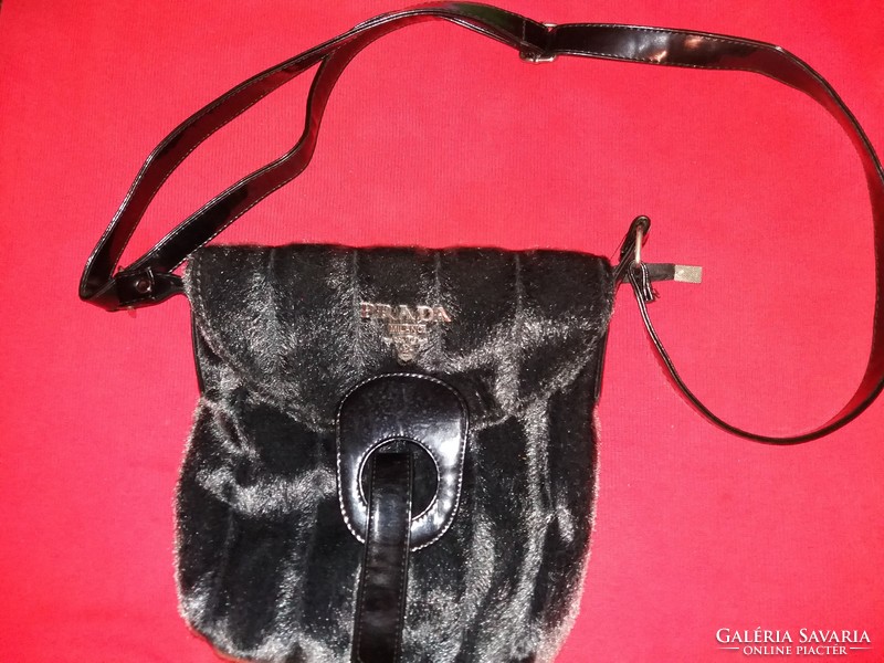 EXTRAVAGÁNS eredeti PRADA MILANO szőrmés női táska, az eredeti ár töredékéért  a képek szerint
