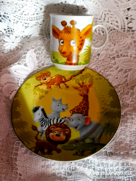 Giraffe, a rare fairy-tale breakfast set for kids.