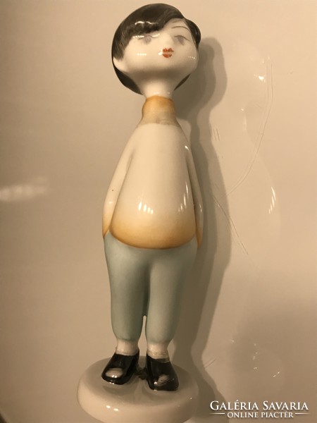 Hollóházi porcelán fiúcska, 12 cm magas