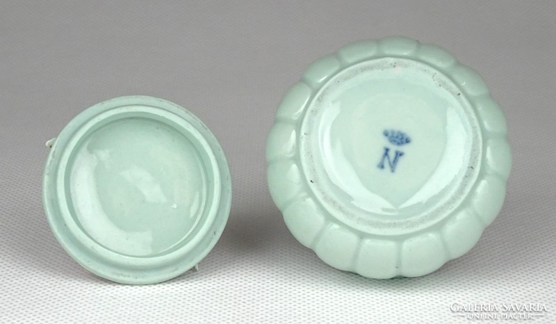 0X494 antique green naples porcelain bonbonier