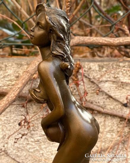 Női akt bronz szobor