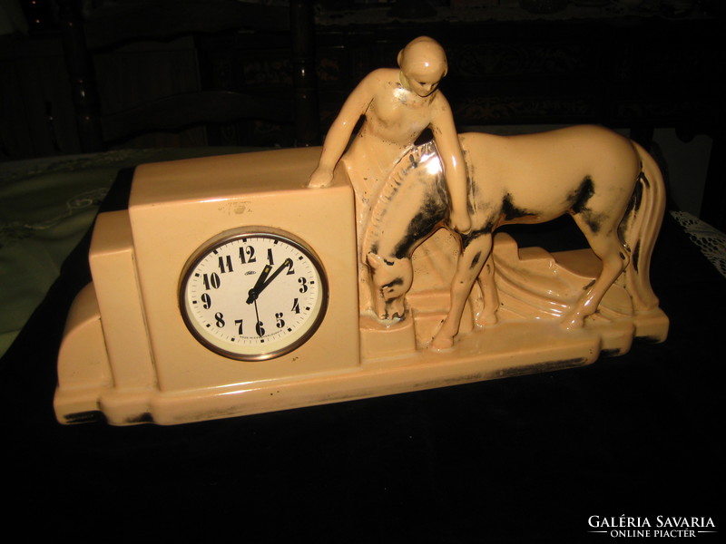 The structure of the ceramic fireplace clock works well, the watchmaker has looked it over