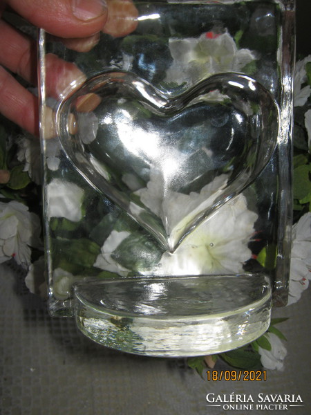 Leaf weight heart glass