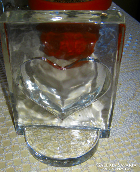 Leaf weight heart glass