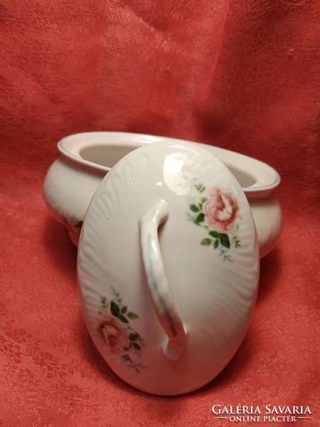 Gyönyörű porcelán ékszertartó