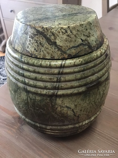 Old serpentine mineral snuff container