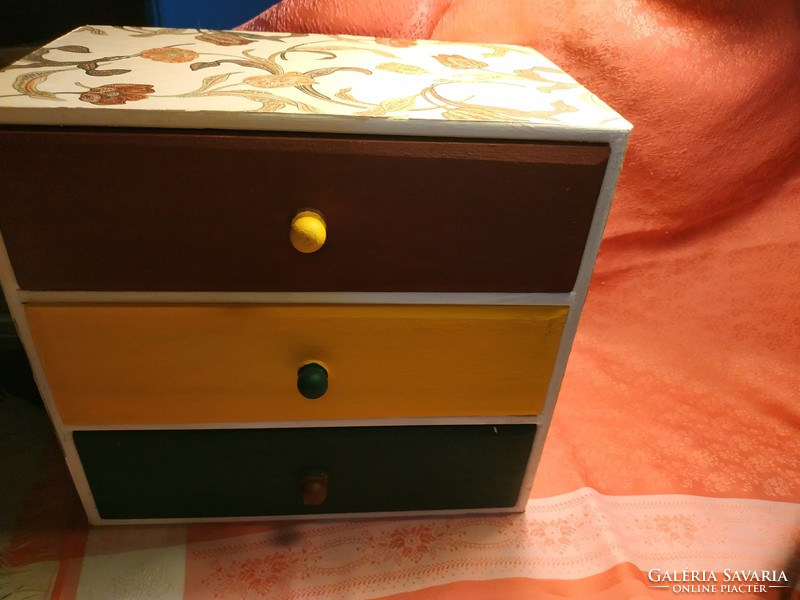 Jewelry box with wooden chest of drawers