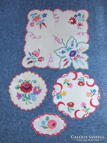 Embroidered tablecloth 4 pieces (16)