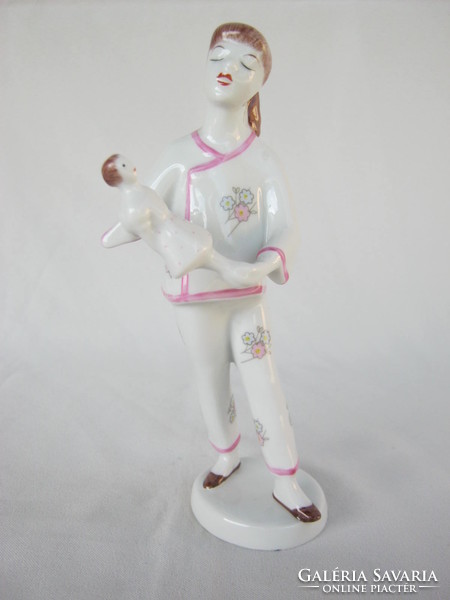 Retro ... Hollóházi porcelán figura nipp babával játszó kislány