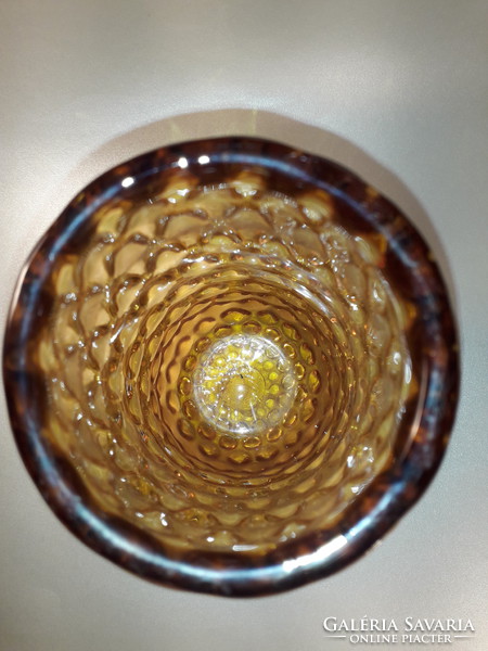 Bütykös vastag falú borostyán színű nehéz szakított üveg váza Lenti glass