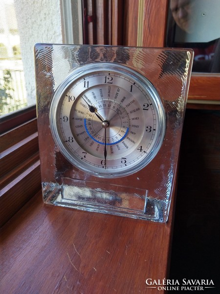 Asztali óra tömör üveg