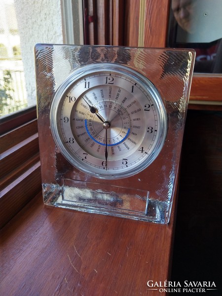 Table clock in solid glass