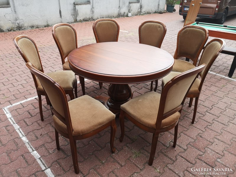Walnut pull-out table with 8 chairs