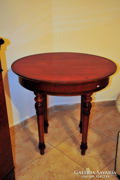 Antique oval coffee table, 19th Century
