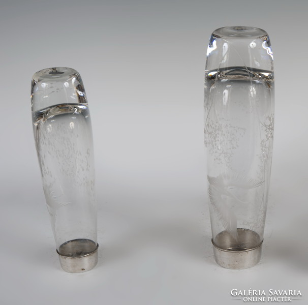 Ezüst nyakú csiszolt üveg vázák madaras jelenettel (kisebb)