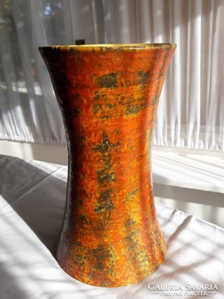 27.5 Cm ceramic vase from Hódmezővásárhely, retro - with small bounces on the base