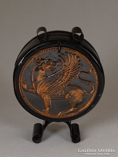 1G054 Plate bushing decorated with winged lion