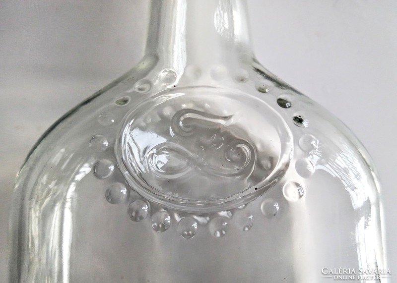 Z monogrammos lapos üveg palack fél literes