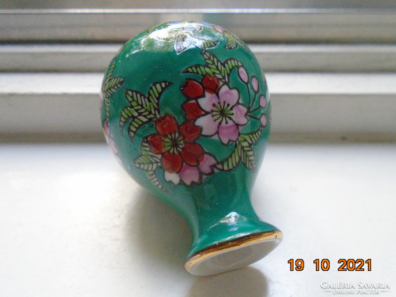 Kézzel festett színes virágmintákkal kis smaragdzöld kínai váza