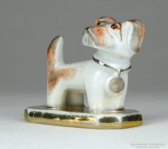 1G255 Régi jelzett aranyozott kisméretű porcelán kutya