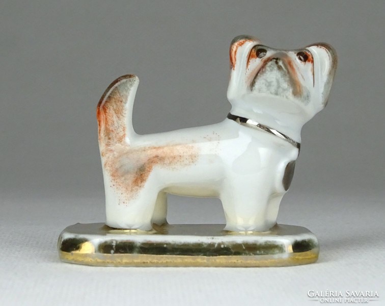1G255 Régi jelzett aranyozott kisméretű porcelán kutya