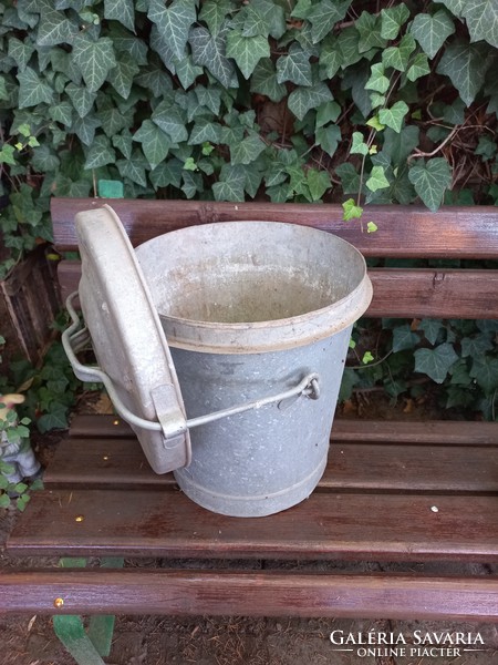 30 liter bucket