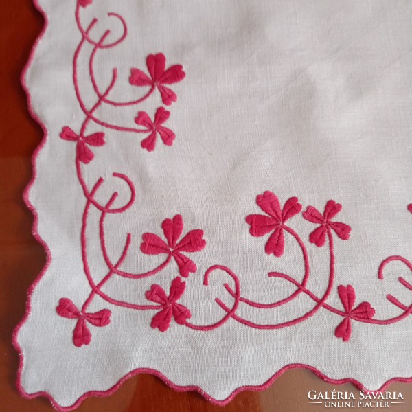 Embroidered tablecloth, 50 x 58 cm