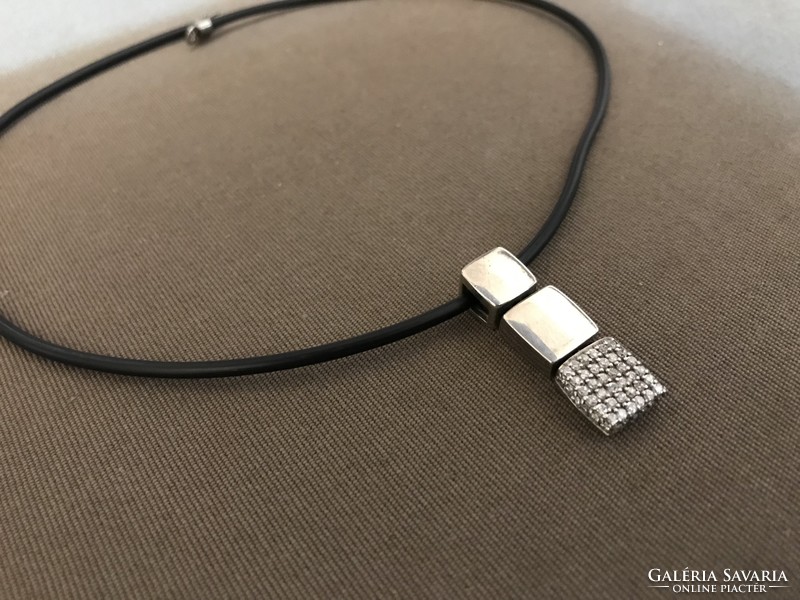 Rubber necklace with silver pendant