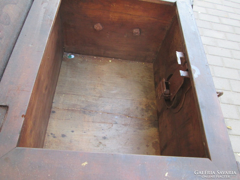 Transylvanian wooden box with a lock in Fagaras 1787