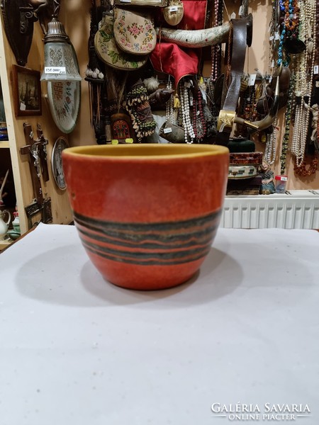 Applied ceramic pot