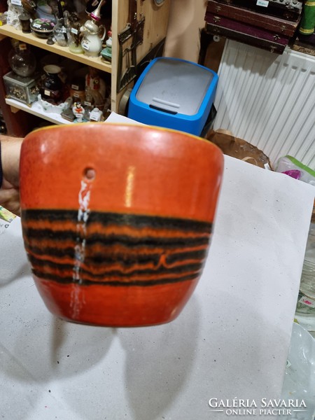 Applied ceramic pot