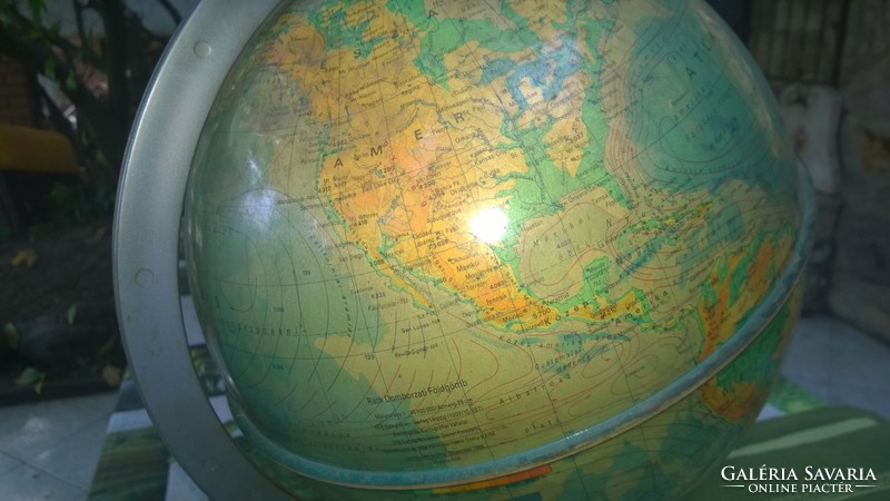 Retro illuminated globe